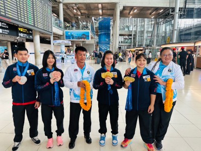 จอมพลังดาวรุ่งชุดสู้ศึกเอเชียหอบเหรียญรางวัลกลับถึงไทยแล้ว Image 1