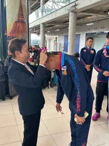 จอมพลังดาวรุ่งชุดสู้ศึกเอเชียหอบเหรียญรางวัลกลับถึงไทยแล้ว Image 7