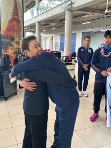 จอมพลังดาวรุ่งชุดสู้ศึกเอเชียหอบเหรียญรางวัลกลับถึงไทยแล้ว Image 8