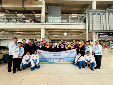 จอมพลังดาวรุ่งชุดสู้ศึกเอเชียหอบเหรียญรางวัลกลับถึงไทยแล้ว Image 5
