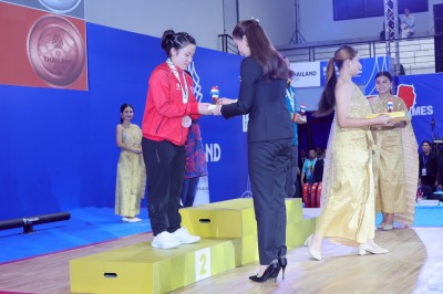 พลตรีหญิง ท่านผู้หญิงอรอนงค์ ปิยนาฏวชิรพัทธ์ เป็นประธานมอบเห ... Image 18