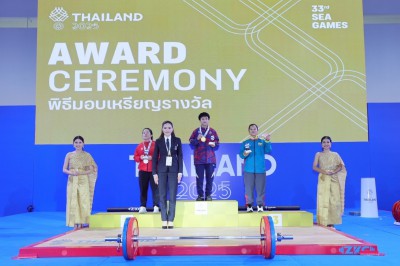 พลตรีหญิง ท่านผู้หญิงอรอนงค์ ปิยนาฏวชิรพัทธ์ เป็นประธานมอบเห ... Image 20