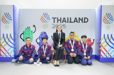 พลตรีหญิง ท่านผู้หญิงอรอนงค์ ปิยนาฏวชิรพัทธ์ เป็นประธานมอบเห ... Image 22