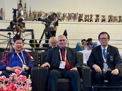 ประธานสหพันธ์ยกน้ำหนักนานาชาติร่วมชมกีฬายกน้ำหนัก ซีเกมส์ คร ... Image 11