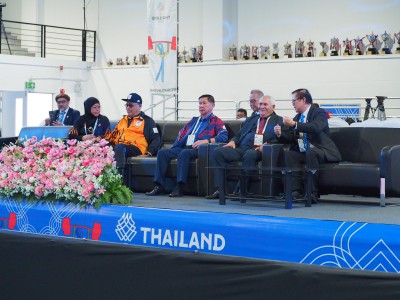 ประธานสหพันธ์ยกน้ำหนักนานาชาติร่วมชมกีฬายกน้ำหนัก ซีเกมส์ คร ... Image 1