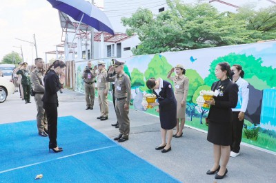 พลตรีหญิง ท่านผู้หญิงอรอนงค์ ปิยนาฏวชิรพัทธ์ เป็นประธานมอบเห ... Image 1