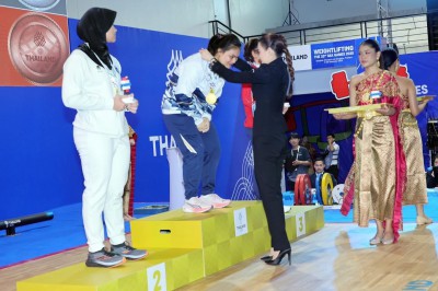 พลตรีหญิง ท่านผู้หญิงอรอนงค์ ปิยนาฏวชิรพัทธ์ เป็นประธานมอบเห ... Image 19