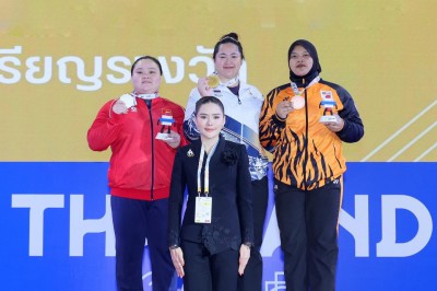 พลตรีหญิง ท่านผู้หญิงอรอนงค์ ปิยนาฏวชิรพัทธ์ เป็นประธานมอบเห ... Image 23