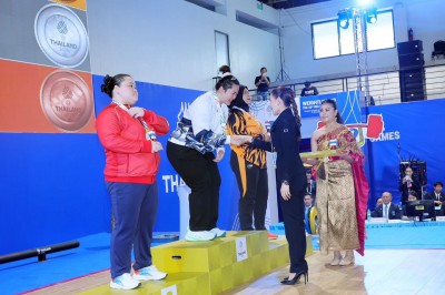 พลตรีหญิง ท่านผู้หญิงอรอนงค์ ปิยนาฏวชิรพัทธ์ เป็นประธานมอบเห ... Image 24