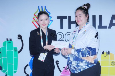 พลตรีหญิง ท่านผู้หญิงอรอนงค์ ปิยนาฏวชิรพัทธ์ เป็นประธานมอบเห ... Image 30