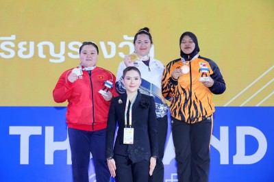 พลตรีหญิง ท่านผู้หญิงอรอนงค์ ปิยนาฏวชิรพัทธ์ เป็นประธานมอบเห ... Image 32