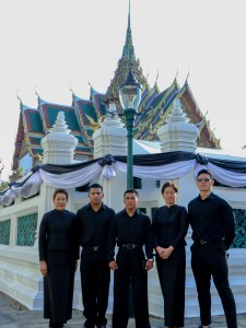 ทีมยกน้ำหนักวางพวงมาลา ถวายราชสักการะพระบรมศพ สมเด็จพระนางเจ ... Image 10