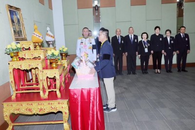 พลตรีหญิง ท่านผู้หญิงอรอนงค์ ปิยนาฏวชิรพัทธ์ มอบหมายให้ พลตร ... Image 6