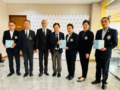 ผู้บริหารสมาคมกีฬายกน้ำหนักฯ เข้าพบพร้อมมอบกระเช้าปีใหม่บิ๊ก ... Image 5