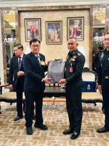 สมาคมกีฬายกน้ำหนักฯ-ชมรมกอล์ฟเพื่อนพี่ยอด มอบ 1 ล. สร้างบังเ ... Image 8