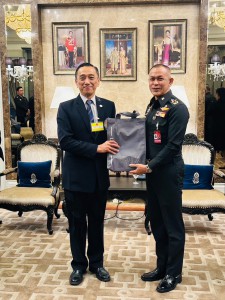 สมาคมกีฬายกน้ำหนักฯ-ชมรมกอล์ฟเพื่อนพี่ยอด มอบ 1 ล. สร้างบังเ ... Image 12