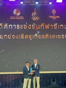 3 จอมพลังรับมอบโล่เกียรติคุณงาน “คืนที่ดาวพราวฟ้า” Image 8