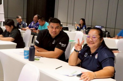 ผู้ฝึกสอนยกน้ำหนักอบรมเข้มข้นเน้นเขียนโปรแกรมฝึกซ้อมและจิตวิ ... Image 1