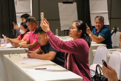 ผู้ฝึกสอนยกน้ำหนักอบรมเข้มข้นเน้นเขียนโปรแกรมฝึกซ้อมและจิตวิ ... Image 4