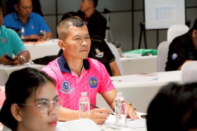 ผู้ฝึกสอนยกน้ำหนักอบรมเข้มข้นเน้นเขียนโปรแกรมฝึกซ้อมและจิตวิ ... Image 5