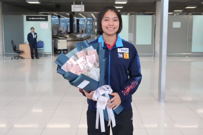 ทัพยกน้ำหนักไทยชุดเยาวชนโลกหอบเหรียญรางวัลกลับถึงบ้านแล้ว Image 18