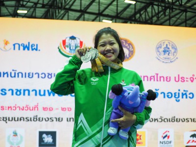 “ฐิตาพร ตีกา“ ควง 2 จอมพลังอินโดนีเซีย เหมาคนละ 3 เหรียญทอง Image 5
