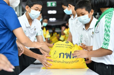 กฟผ.-สมาคมกีฬายกน้ำหนักฯ ช่วยผู้ประสบภัยน้ำท่วม Image 8