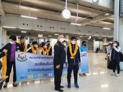 จอมพลังไทยชุดแรกหอบเหรียญกลับถึงประเทศไทยแล้ว Image 3