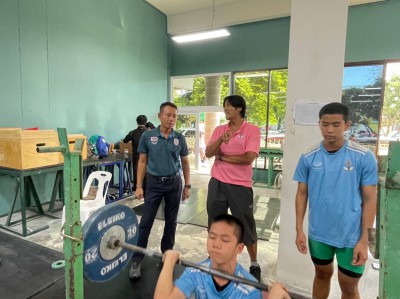 ผู้บริหารสมาคมกีฬากีฬายกน้ำหนักฯ เยี่ยมทีมสโมสรโรงเรียนกีฬาก ... Image 4