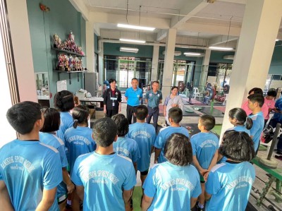 ผู้บริหารสมาคมกีฬากีฬายกน้ำหนักฯ เยี่ยมทีมสโมสรโรงเรียนกีฬาก ... Image 6