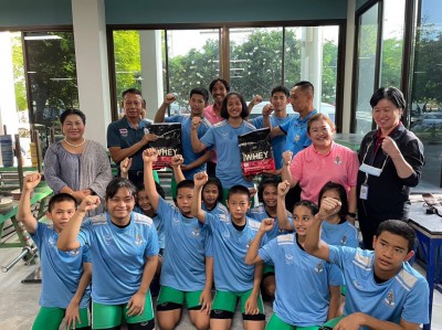 ผู้บริหารสมาคมกีฬากีฬายกน้ำหนักฯ เยี่ยมทีมสโมสรโรงเรียนกีฬาก ... Image 9