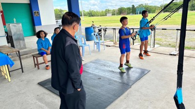 สมาคมกีฬายกน้ำหนักฯ ชื่นชม สโมสรโรงเรียนศีขรภูมิพิสัย และ สโ ... Image 1