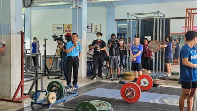 ยกเหล็กเปิดแคมป์เชียงใหม่โชว์สื่อพร้อมสู้ศึกชิงชนะเลิศแห่งโล ... Image 1