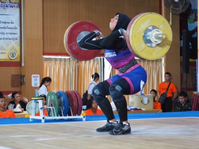 จอมพลังสาวมาเลเซียฟอร์มดีเหมา 3 เหรียญทอง ศึก EGAT ยกน้ำหนัก ... Image 7
