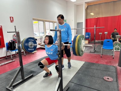 2 นักยกเหล็กสายเลือดใหม่ปรับตัวได้-ลงฝึกซ้อมพร้อมขึ้นเวทียุว ... Image 1